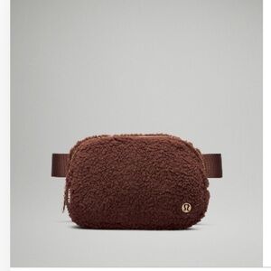 Lululemon Everywhere Belt Bag in Brown Earth/ gold fleece